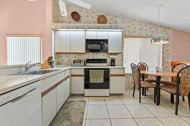 10851 Palm Lake Avenue 202, Boynton Beach, FL 33437