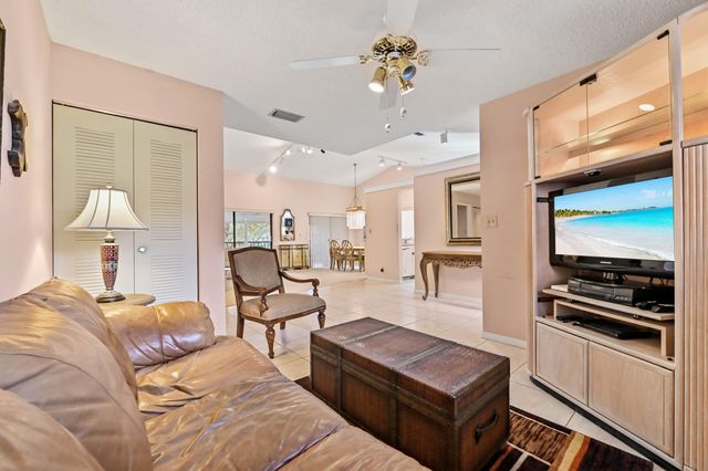 10851 Palm Lake Avenue 202, Boynton Beach, FL 33437