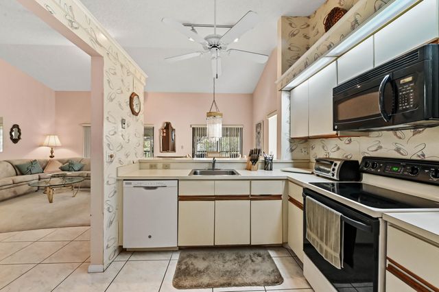 10851 Palm Lake Avenue 202, Boynton Beach, FL 33437