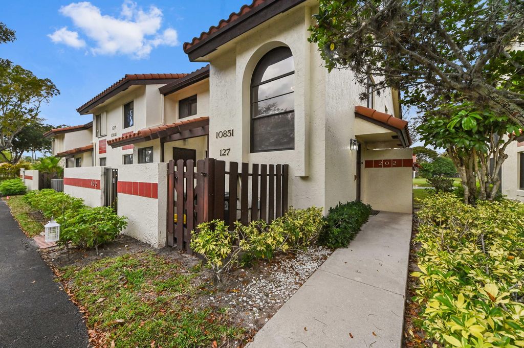 10851 Palm Lake Avenue 202, Boynton Beach, FL 33437