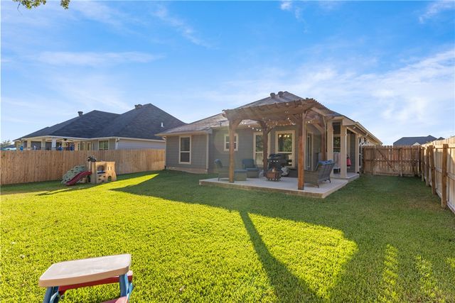 2016 Dumfries Drive, Bryan, TX 77807