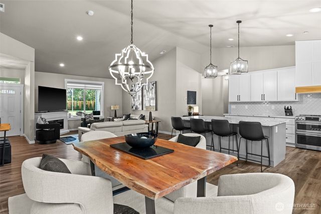 910 11th Avenue, Fox Island, WA 98333