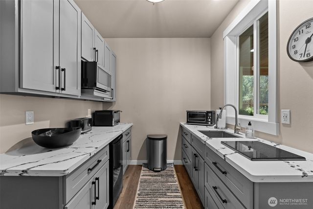 910 11th Avenue, Fox Island, WA 98333