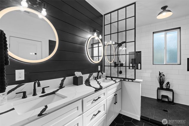 910 11th Avenue, Fox Island, WA 98333