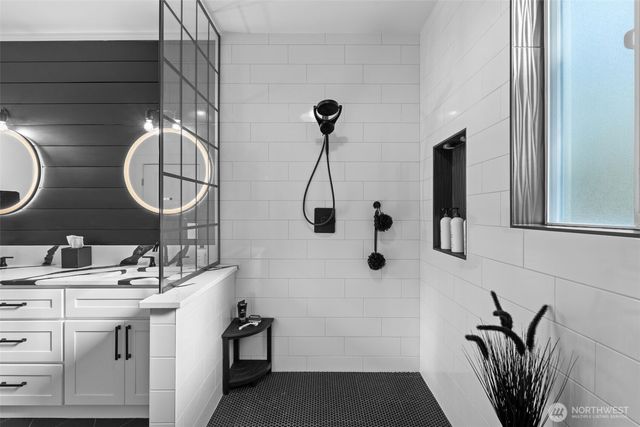 910 11th Avenue, Fox Island, WA 98333