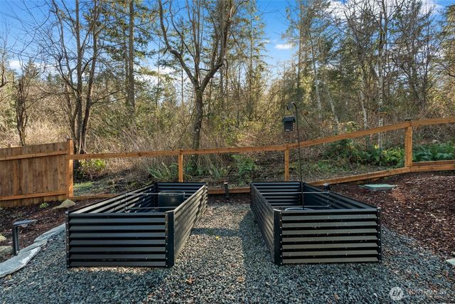 910 11th Avenue, Fox Island, WA 98333