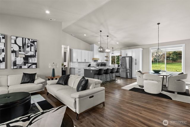 910 11th Avenue, Fox Island, WA 98333