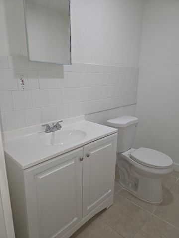 3800 SW 2nd Court 1-6, Fort Lauderdale, FL 33312