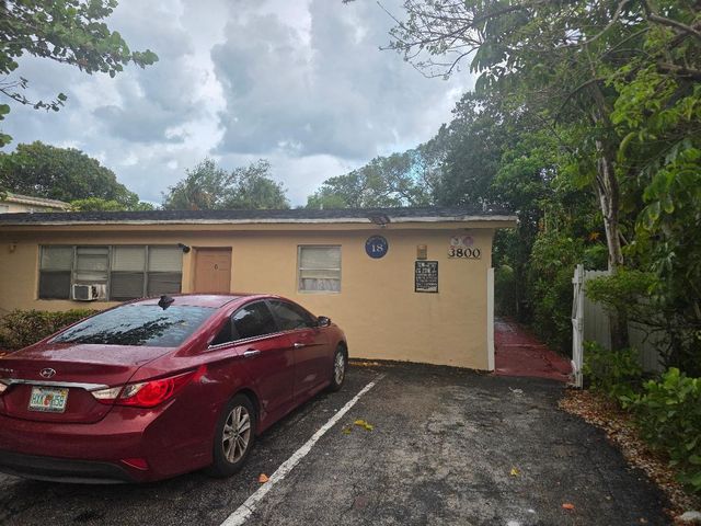 3800 SW 2nd Court 1-6, Fort Lauderdale, FL 33312