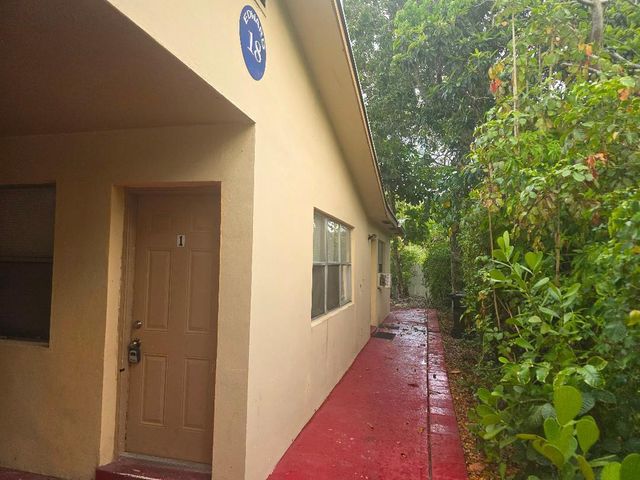 3800 SW 2nd Court 1-6, Fort Lauderdale, FL 33312