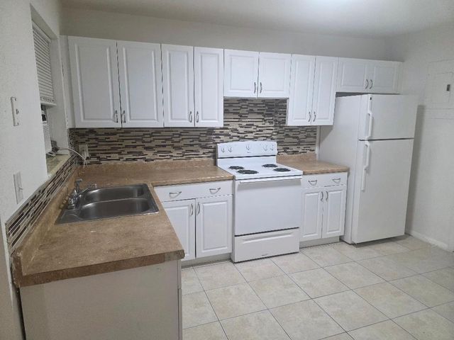 3800 SW 2nd Court 1-6, Fort Lauderdale, FL 33312