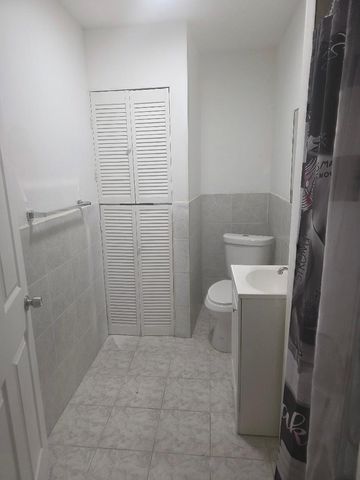 3800 SW 2nd Court 1-6, Fort Lauderdale, FL 33312
