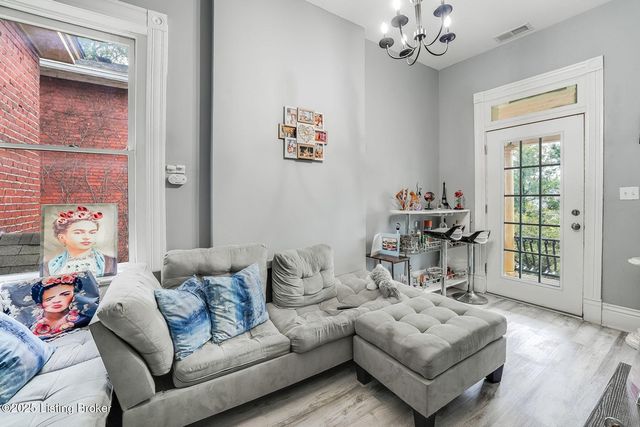 520 W Oak St, Louisville, KY 40203