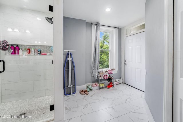 520 W Oak St, Louisville, KY 40203