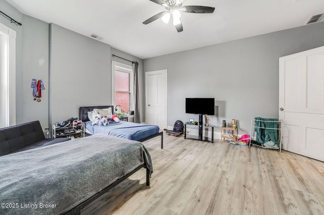 520 W Oak St, Louisville, KY 40203