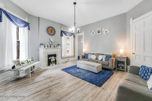 520 W Oak St, Louisville, KY 40203