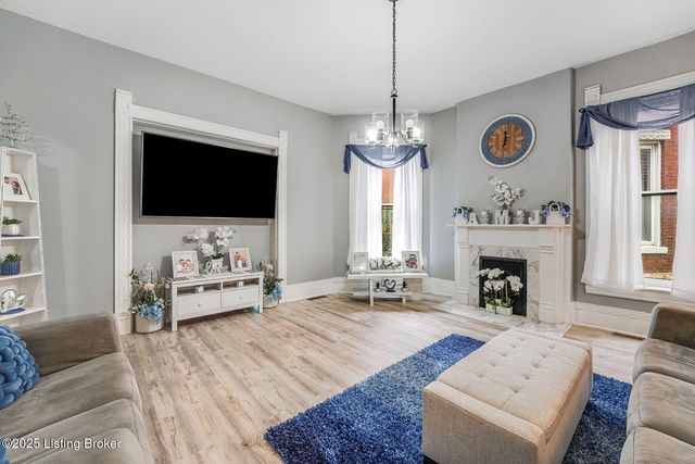 520 W Oak St, Louisville, KY 40203