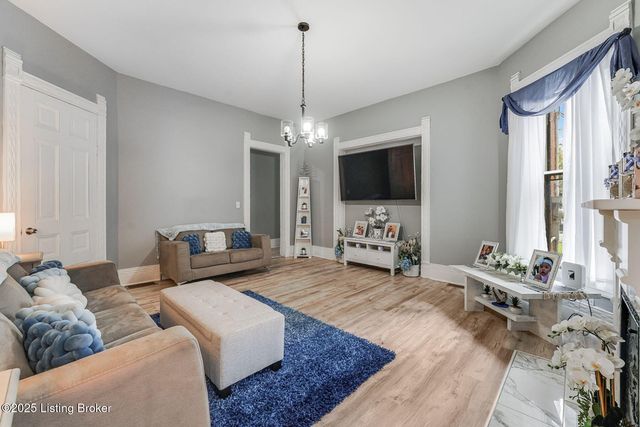 520 W Oak St, Louisville, KY 40203