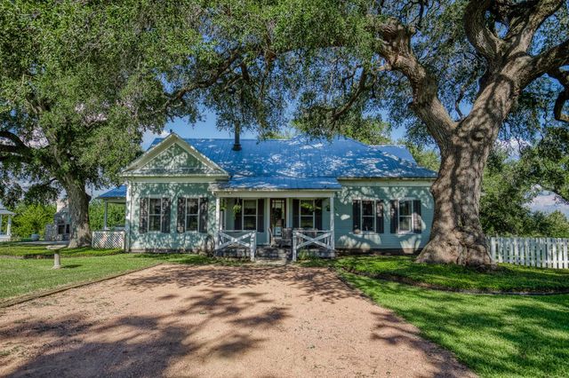 4825 Mount Vernon Road, Brenham, TX 77833