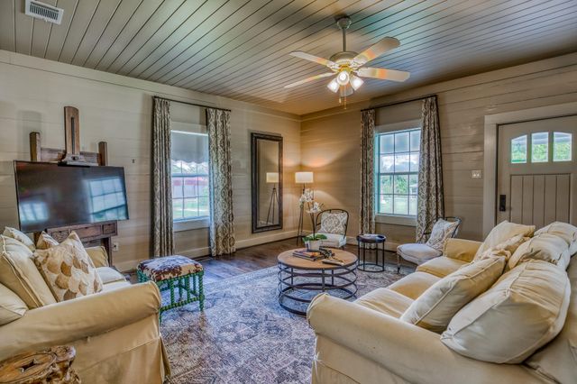 4825 Mount Vernon Road, Brenham, TX 77833