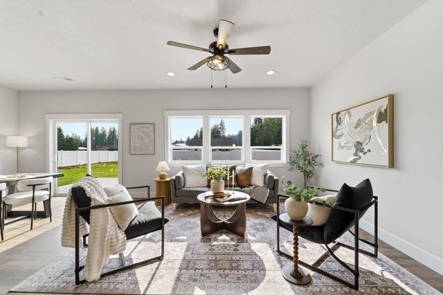 25819 N Chattaroy Cir, Chattaroy, WA 99003