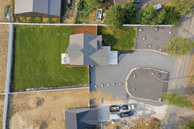 25819 N Chattaroy Cir, Chattaroy, WA 99003