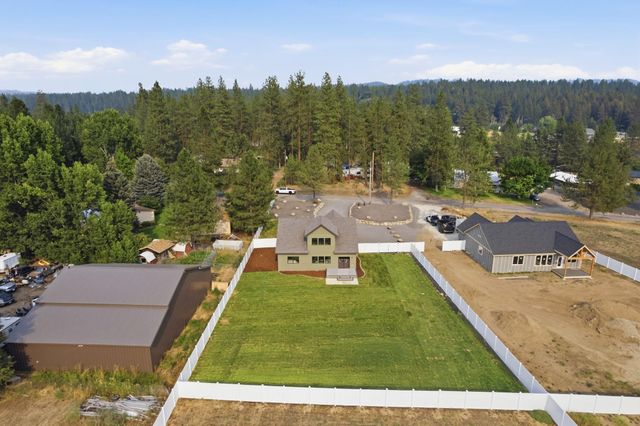25819 N Chattaroy Cir, Chattaroy, WA 99003
