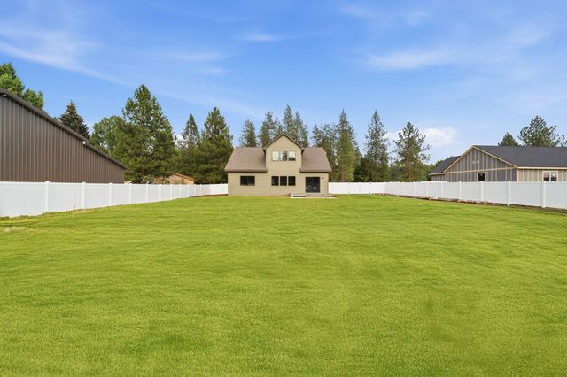 25819 N Chattaroy Cir, Chattaroy, WA 99003