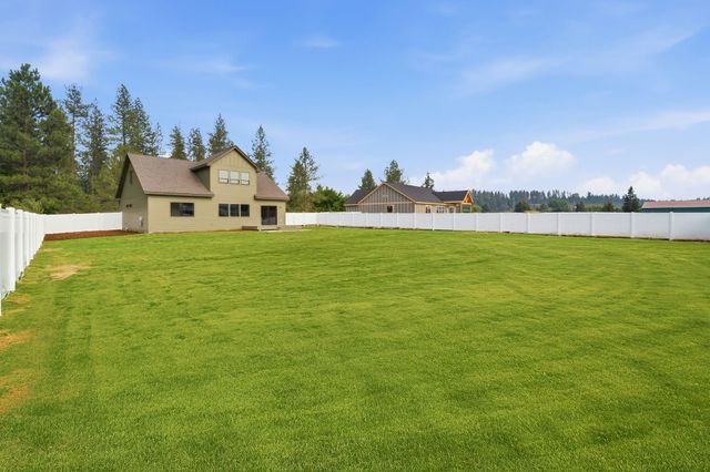 25819 N Chattaroy Cir, Chattaroy, WA 99003