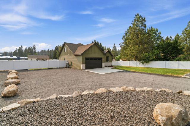 25819 N Chattaroy Cir, Chattaroy, WA 99003