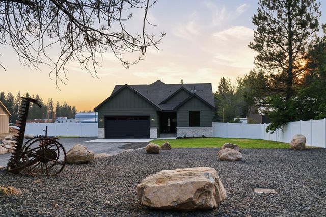 25819 N Chattaroy Cir, Chattaroy, WA 99003