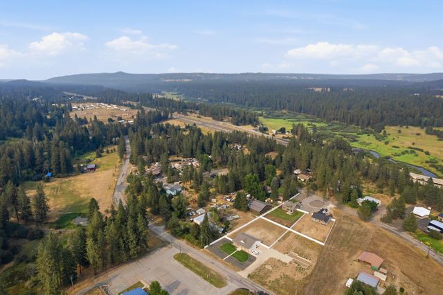 25819 N Chattaroy Cir, Chattaroy, WA 99003