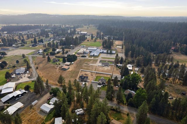 25819 N Chattaroy Cir, Chattaroy, WA 99003