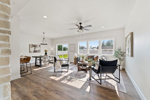 25819 N Chattaroy Cir, Chattaroy, WA 99003