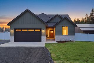 25819 N Chattaroy Cir, Chattaroy, WA 99003