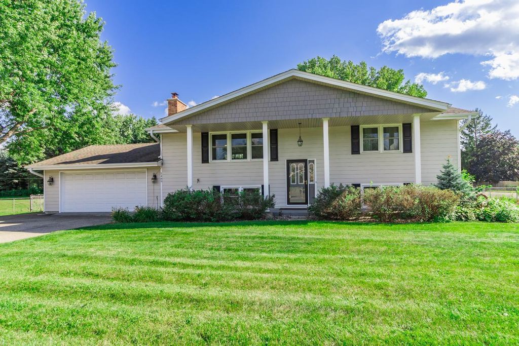 5489 W 134th Street, Savage, MN 55378