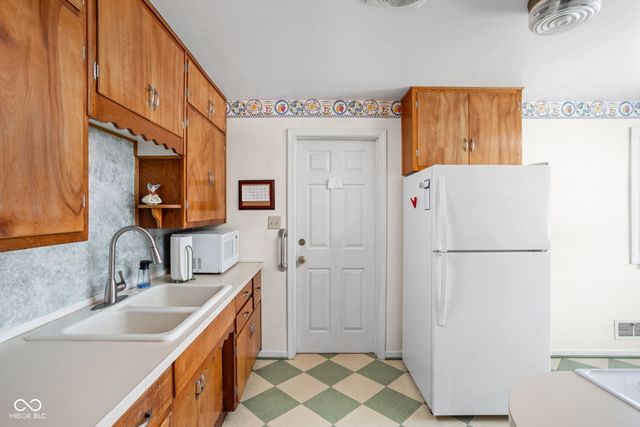 8303 N College Avenue, Indianapolis, IN 46240