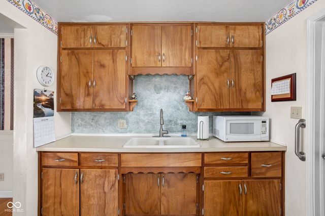 8303 N College Avenue, Indianapolis, IN 46240