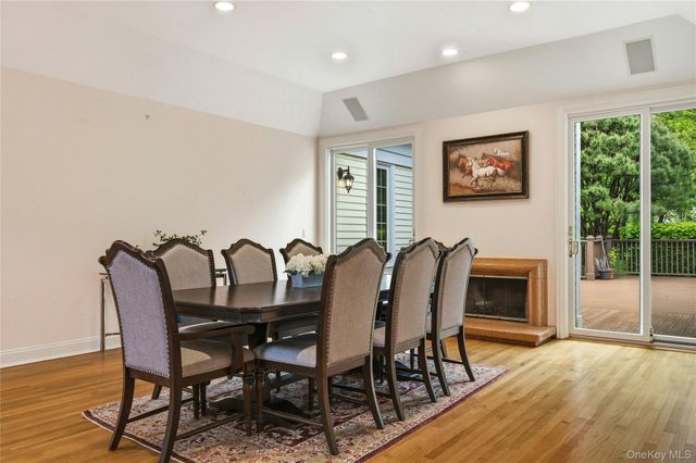 41 Evergreen Circle, Manhasset, NY 11030