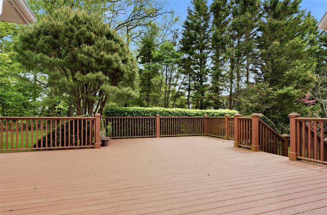41 Evergreen Circle, Manhasset, NY 11030