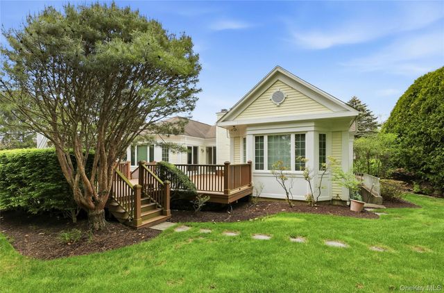 41 Evergreen Circle, Manhasset, NY 11030