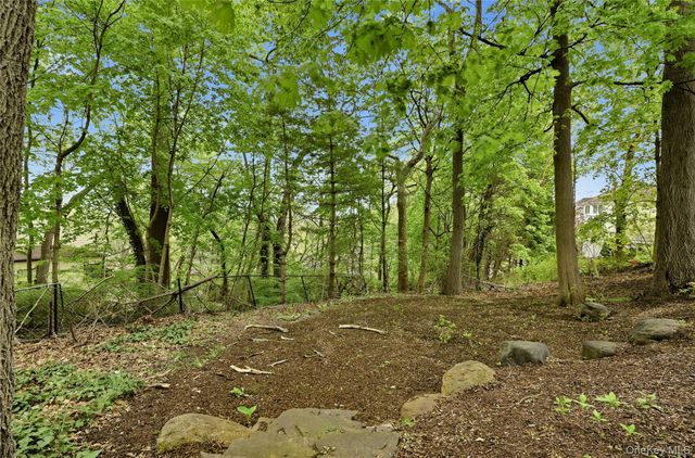 41 Evergreen Circle, Manhasset, NY 11030