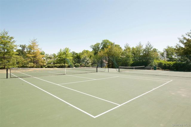 41 Evergreen Circle, Manhasset, NY 11030