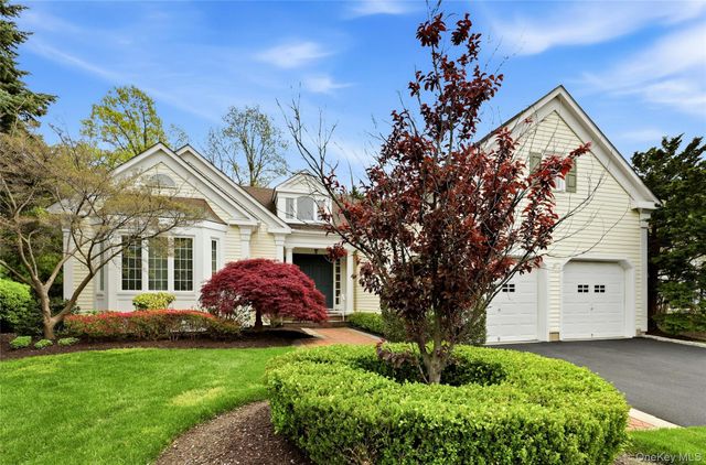 41 Evergreen Circle, Manhasset, NY 11030