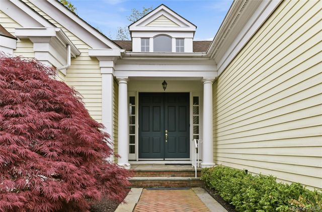 41 Evergreen Circle, Manhasset, NY 11030