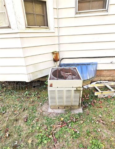 1111 Hereford Road, Cleveland Heights, OH 44112