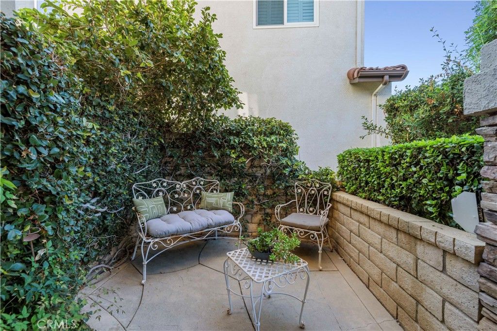 27620 Muir Grove Way, Castaic, CA 91384 — photo 5