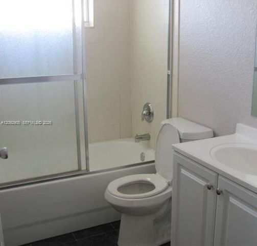 1050 NW 4th Street, Boynton Beach, FL 33435