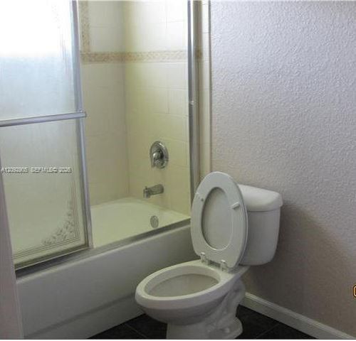 1050 NW 4th Street, Boynton Beach, FL 33435