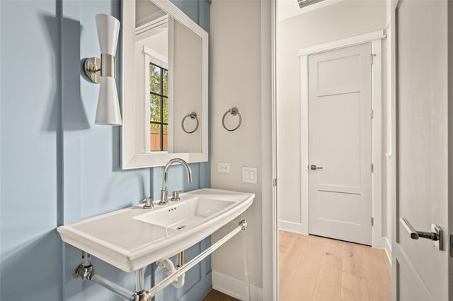 1136 Woodland Street, Houston, TX 77009